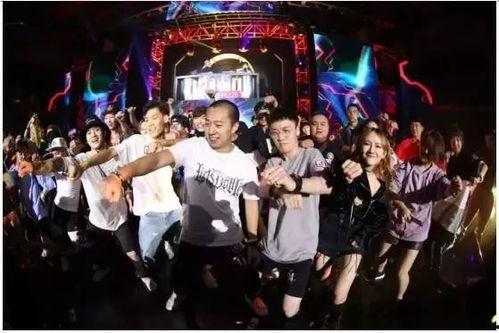 抖音网红吊床视频播放,带你感受云端飘荡的悠闲时光