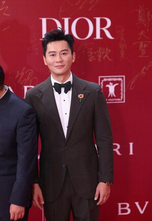 男明星阳刚的,探寻男明星的硬汉风采