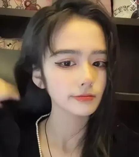 安妮网红凉了,从巅峰跌落，揭秘凉了的背后真相