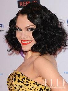 女明星亮色口红,女明星演绎亮色口红新风尚